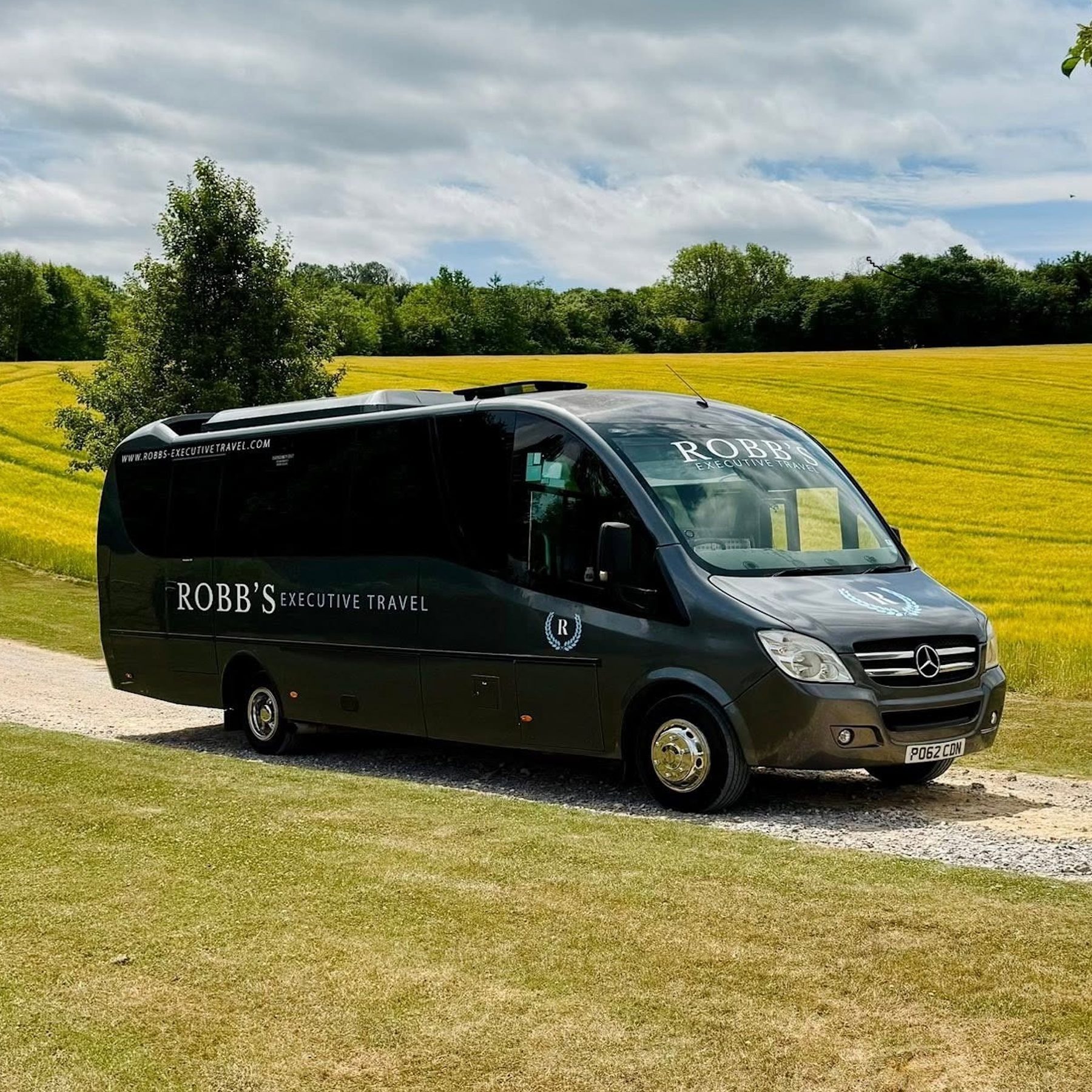 Luxury 27 Seater Coach, exterior
